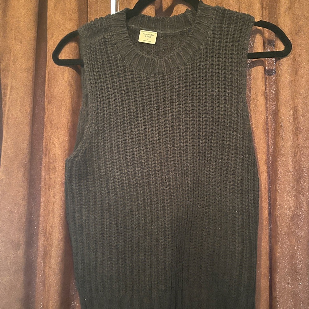 Women’s Sleeveless Sweater - black
